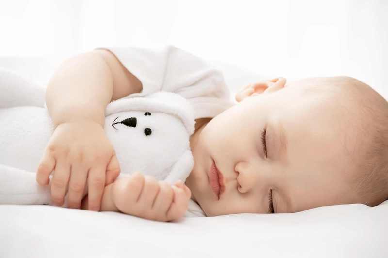 للأمهات الجدد: إجابات على الأسئلة الأكثر شيوعاً حول عادات نوم الأطفال الرضع